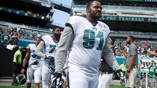 fletcher-cox-eagles-training-camp.jpg